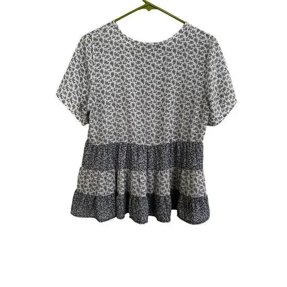 Paper Crane Womens Tiered Floral Top Green boho Blouse Medium M - Picture 4 of 7